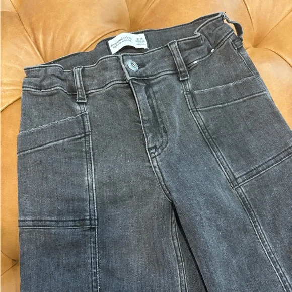 Abercrombie kids black cargo jeans. - Picture 3 of 5